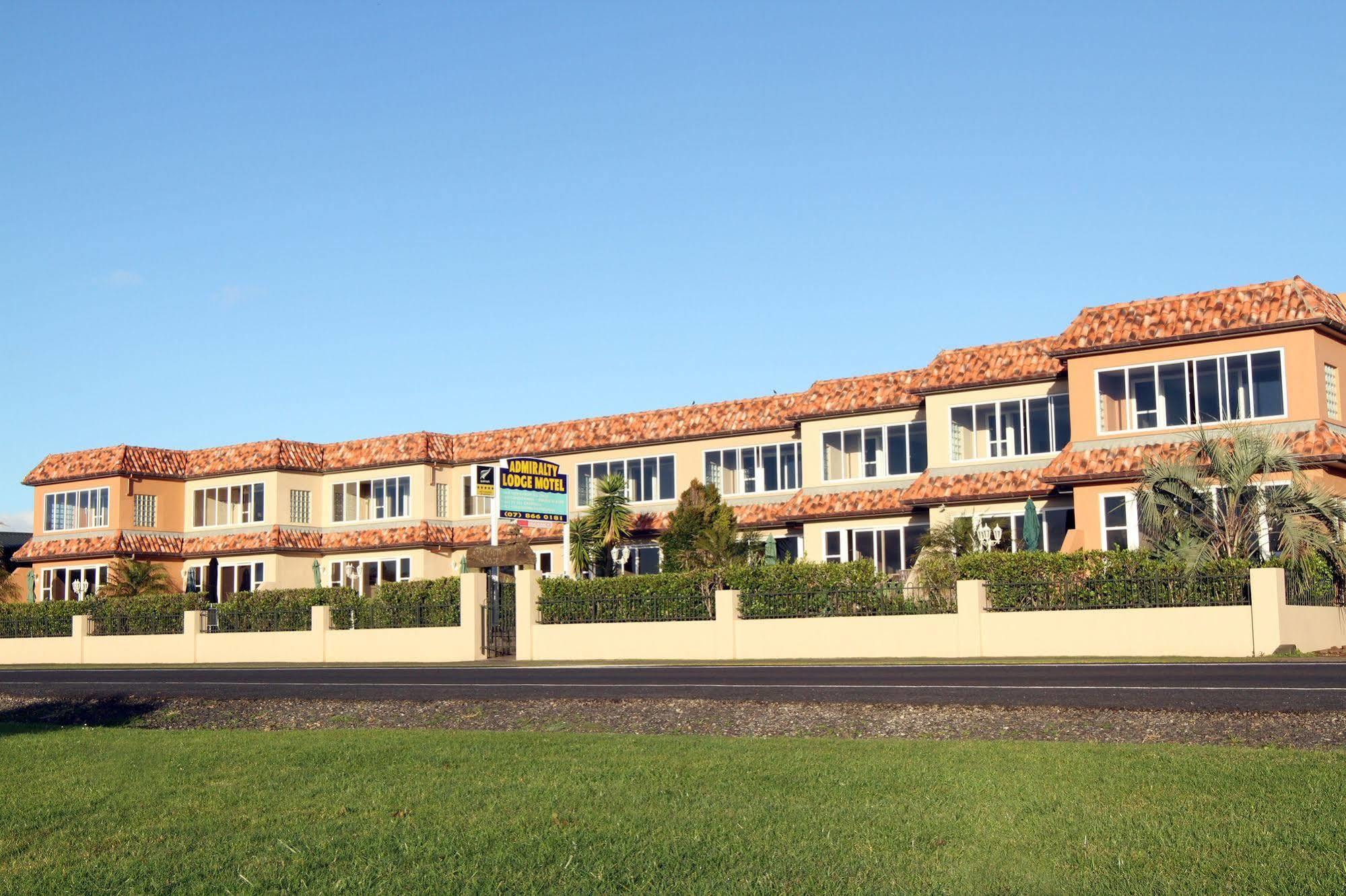 Admiralty Lodge Motel Уитианга Екстериор снимка